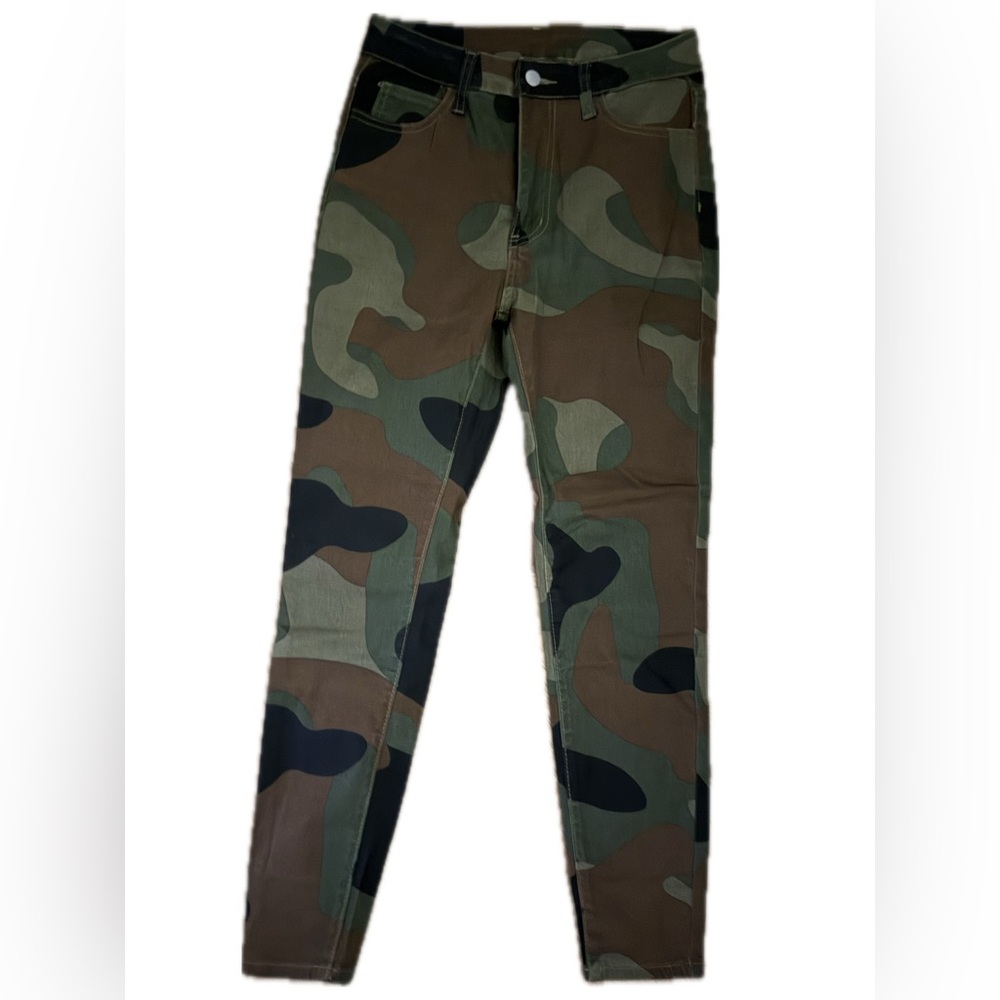 Camouflage Slim-Fit Pants – Size M